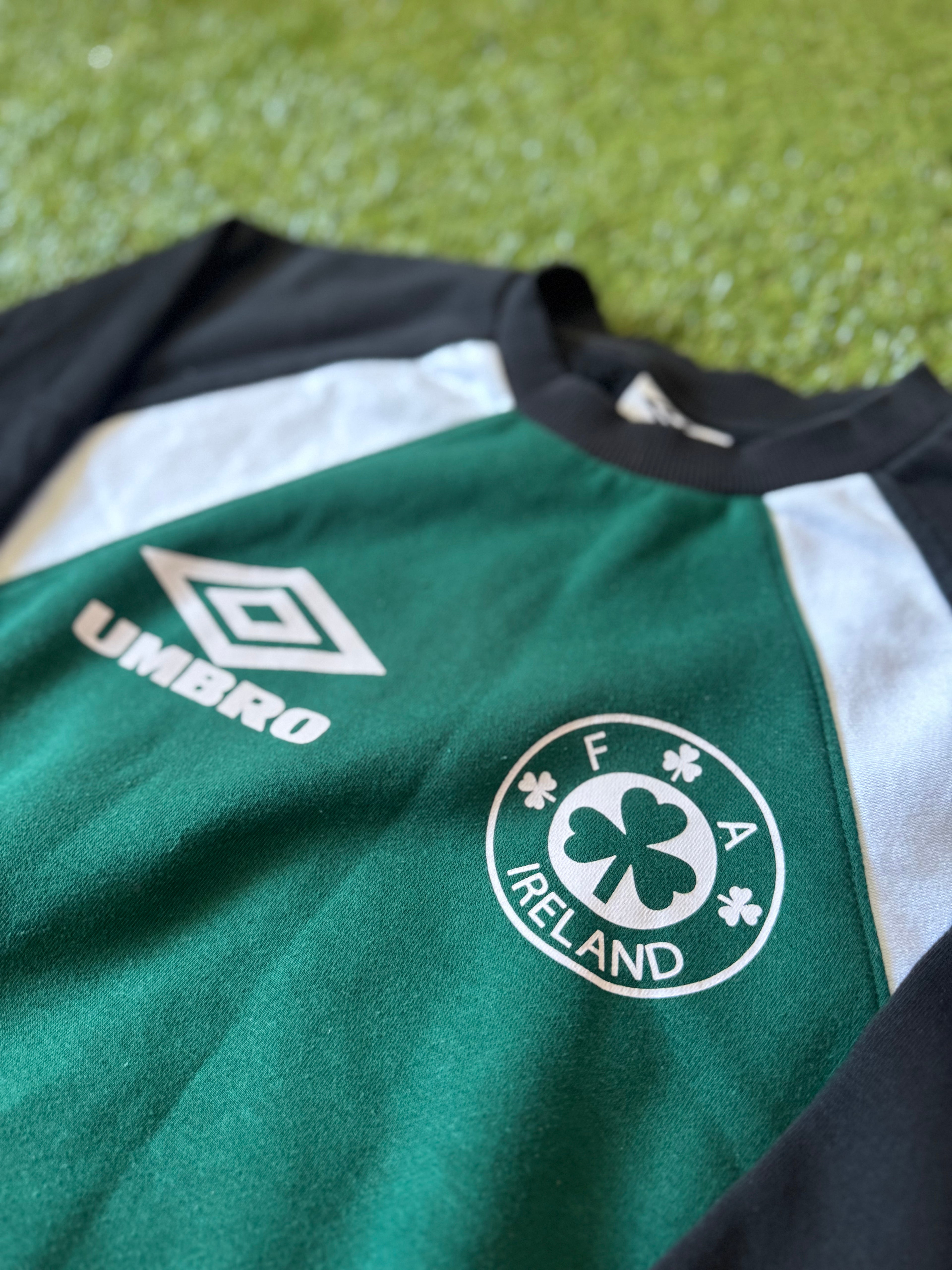Umbro Retro Range Ireland Football Sweatshirt | Size Small