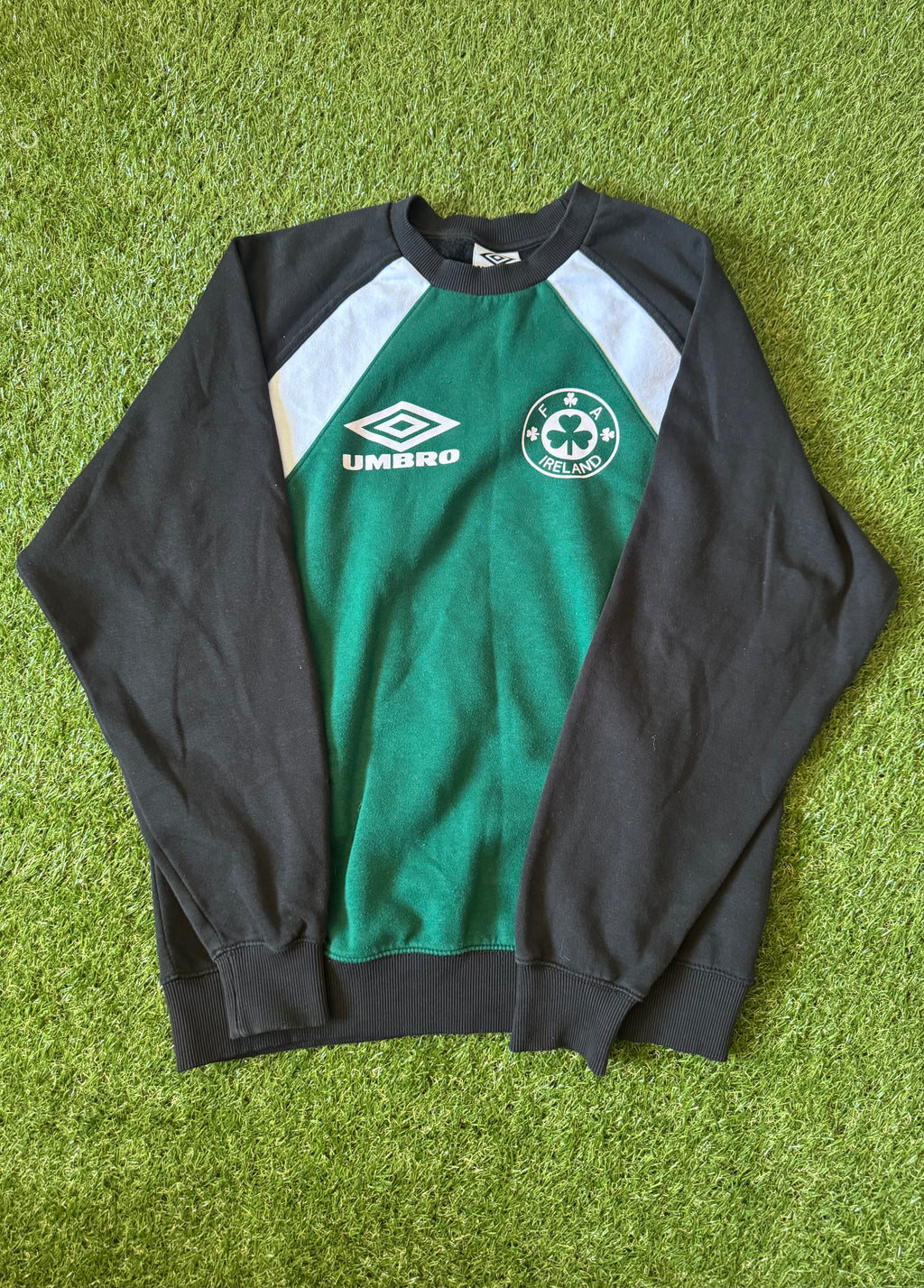 Umbro Retro Range Ireland Football Sweatshirt | Size Small