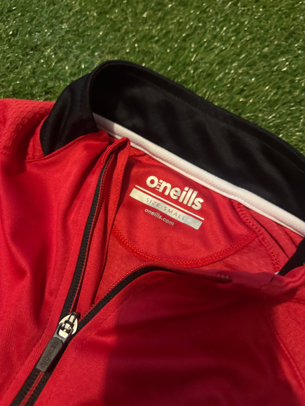 Player Issue Derry GAA Half Zip - Size Small