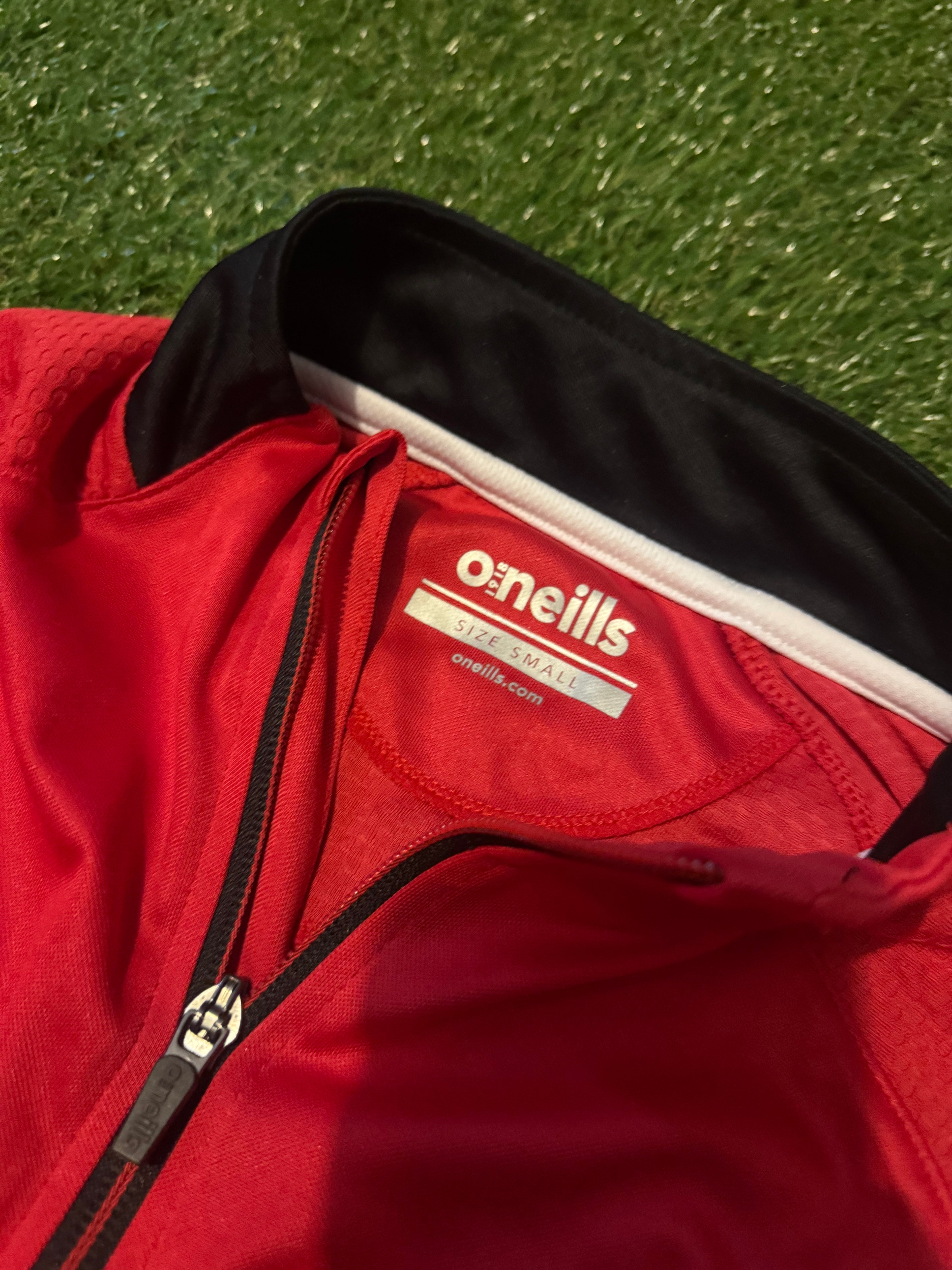 Player Issue Derry GAA Half Zip - Size Small