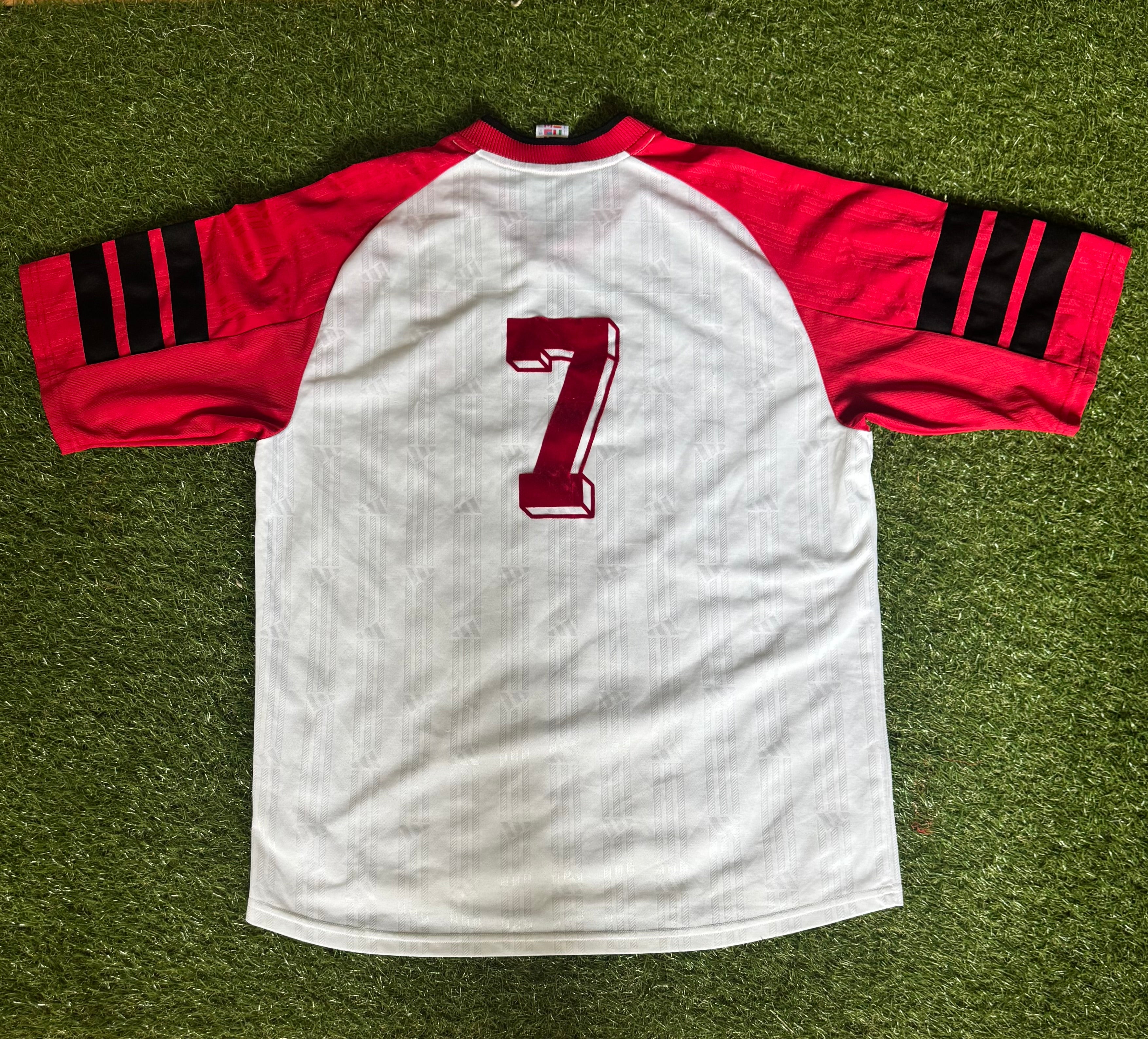 No.7 Vintage Adidas Football Jersey - Size Large